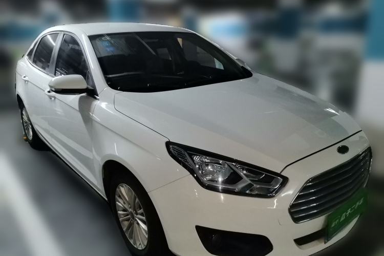 Used Ford Escort 2015 1.5L Automatic Comfort Edition Front Right 45 Deg
