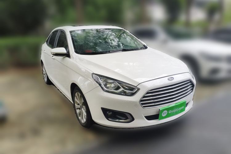 Used Ford Escort 2015 1.5L Automatic Fashion Model Front Right 45 Deg