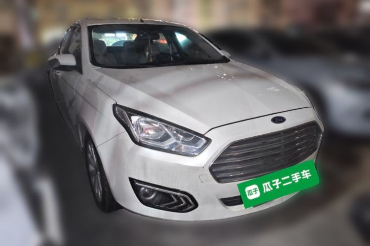 Used Ford Escort 2015 1.5L Manual Fashion Edition Front Right 45 Deg