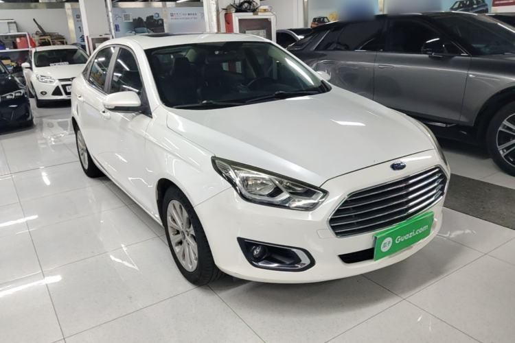 Used Ford Escort 2015 1.5L Manual Fashion Edition Front Right 45 Deg
