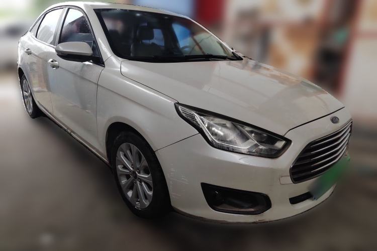 Used Ford Escort 2015 1.5L Automatic Fashion Model Front Right 45 Deg