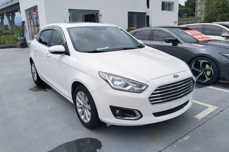 Used Ford Escort 2015 1.5L Automatic Fashion Model Front Right 45 Deg