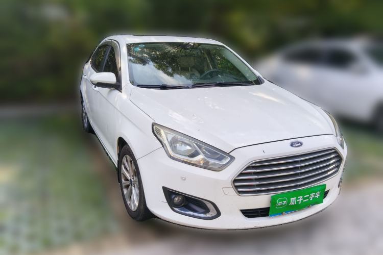 Used Ford Escort 2015 1.5L Automatic Fashion Model Front Right 45 Deg
