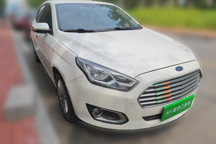 Used Ford Escort 2015 1.5L Manual Comfort Model Front Right 45 Deg