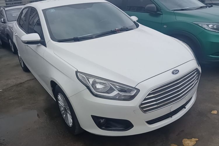 Used Ford Escort 2015 1.5L Automatic Comfort Edition Front Right 45 Deg
