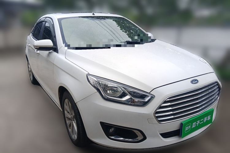 Used Ford Escort 2015 1.5L Automatic Fashion Model Front Right 45 Deg