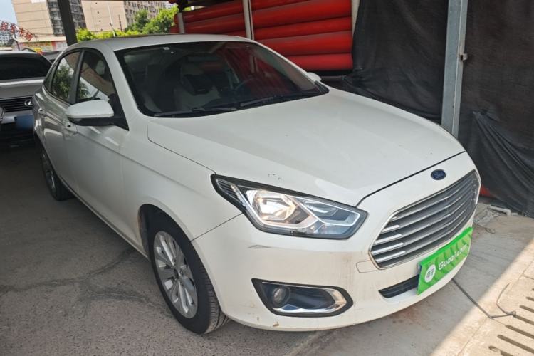 Used Ford Escort 2015 1.5L Automatic Fashion Model Front Right 45 Deg