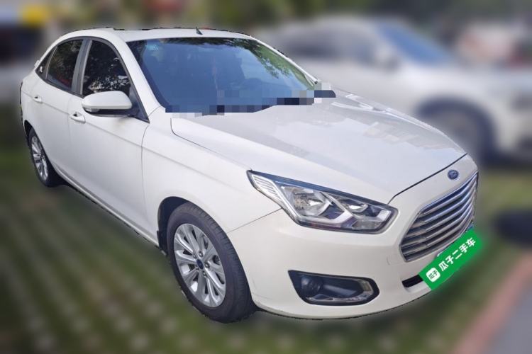 Used Ford Escort 2015 1.5L Automatic Fashion Model Front Right 45 Deg