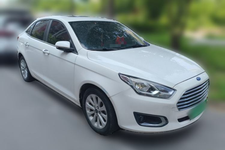 Used Ford Escort 2015 1.5L Manual Fashion Edition Front Right 45 Deg