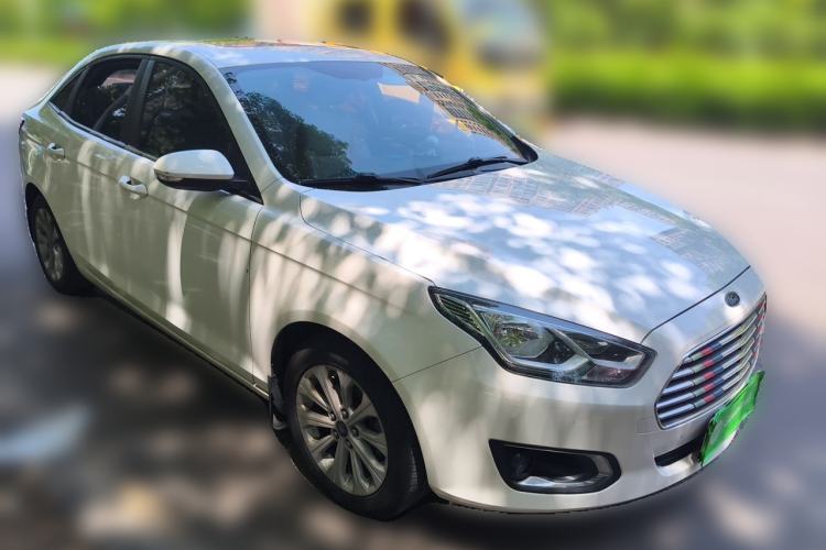 Used Ford Escort 2015 1.5L Automatic Fashion Model Front Right 45 Deg
