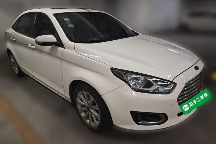 Used Ford Escort 2015 1.5L Automatic Fashion Model Front Right 45 Deg
