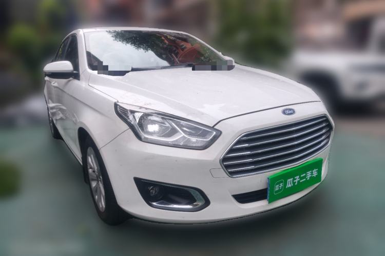 Used Ford Escort 2015 1.5L Automatic Fashion Model Front Right 45 Deg
