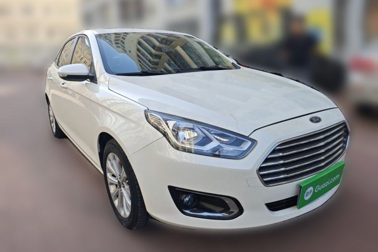 Used Ford Escort 2015 1.5L Automatic Fashion Model Front Right 45 Deg