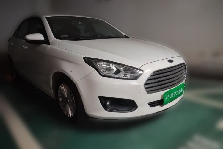 Used Ford Escort 2015 1.5L Manual Comfort Model Front Right 45 Deg