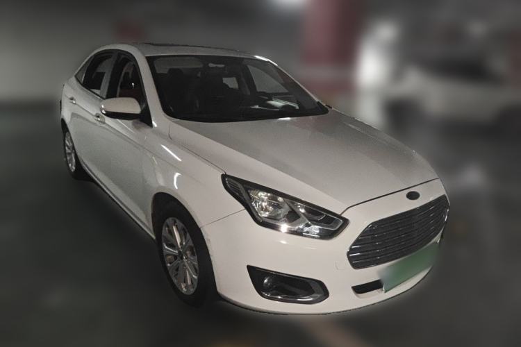 Used Ford Escort 2015 1.5L Automatic Fashion Model Front Right 45 Deg