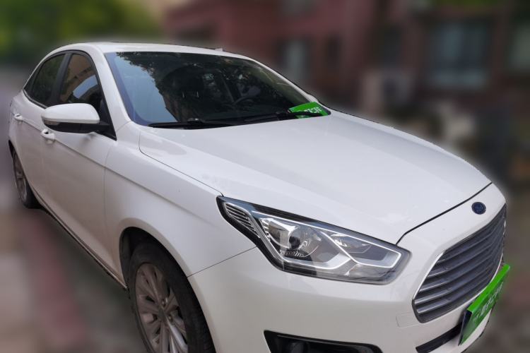 Used Ford Escort 2015 1.5L Automatic Fashion Model Front Right 45 Deg