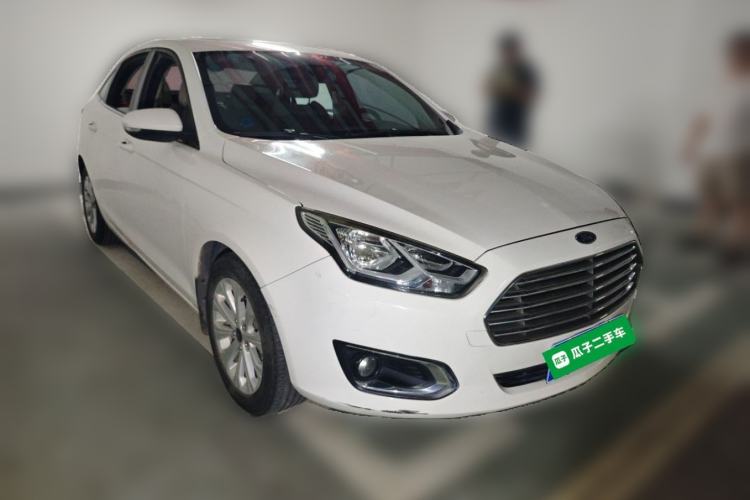 Used Ford Escort 2015 1.5L Automatic Fashion Model Front Right 45 Deg