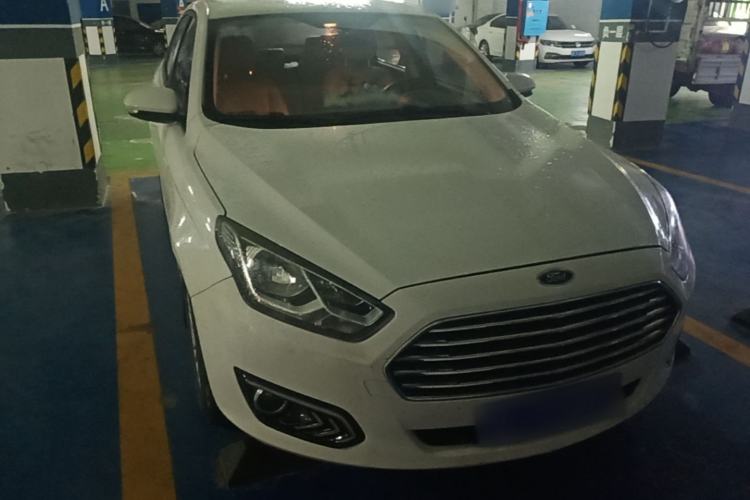Used Ford Escort 2015 1.5L Automatic Comfort Edition Front Right 45 Deg