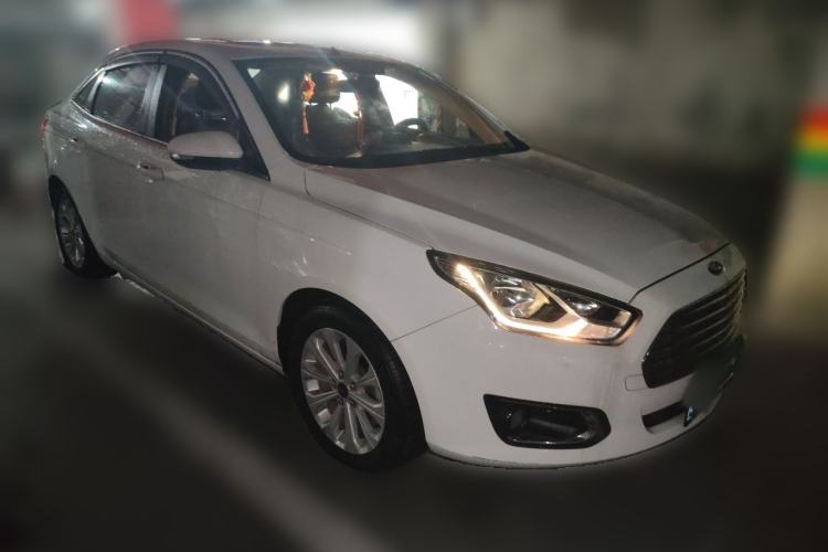 Used Ford Escort 2015 1.5L Automatic Fashion Model Front Right 45 Deg