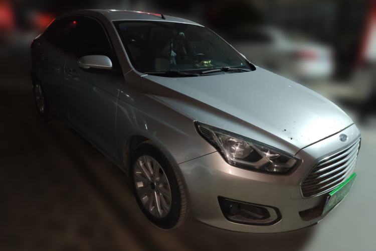 Used Ford Escort 2015 1.5L Automatic Fashion Model Front Right 45 Deg