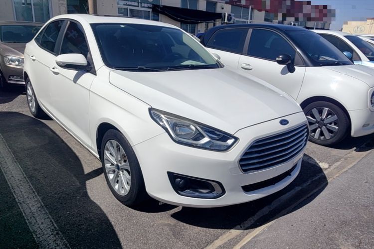 Used Ford Escort 2015 1.5L Automatic Fashion Model Front Right 45 Deg