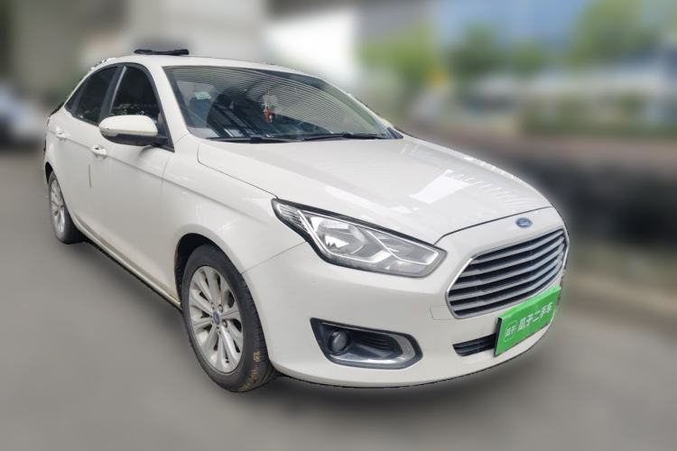Used Ford Escort 2015 1.5L Manual Fashion Edition Front Right 45 Deg