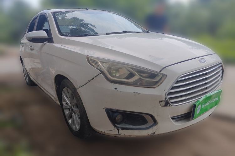 Used Ford Escort 2015 1.5L Automatic Fashion Model Front Right 45 Deg