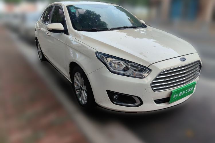 Used Ford Escort 2015 1.5L Automatic Fashion Model Front Right 45 Deg