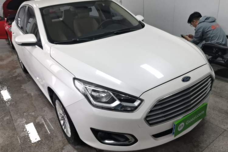 Used Ford Escort 2015 1.5L Automatic Comfort Edition Front Right 45 Deg