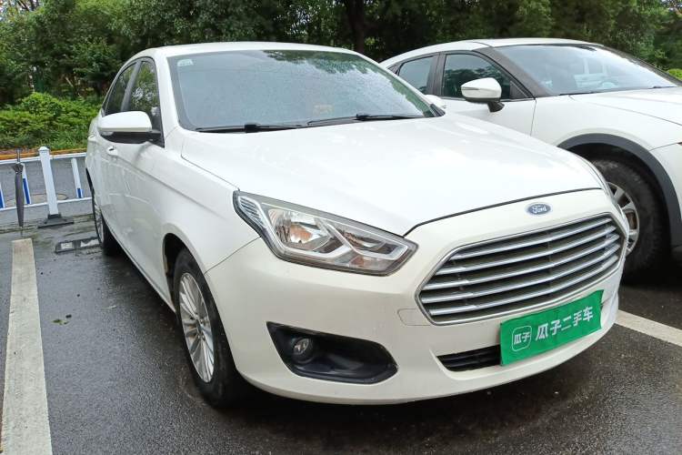 Used Ford Escort 2015 1.5L Manual Comfort Model Front Right 45 Deg