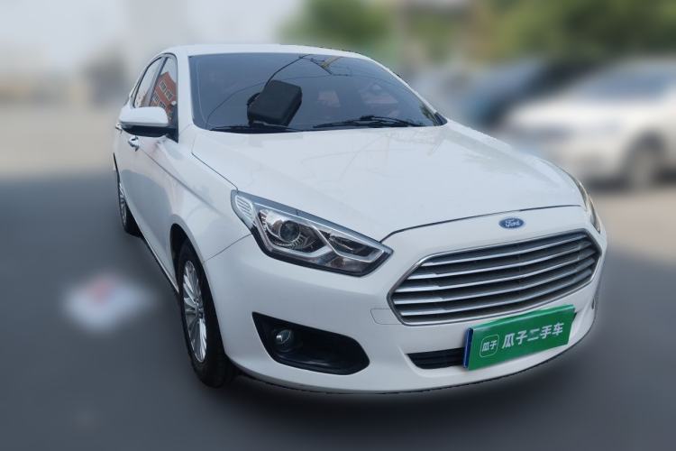 Used Ford Escort 2015 1.5L Automatic Comfort Edition Front Right 45 Deg