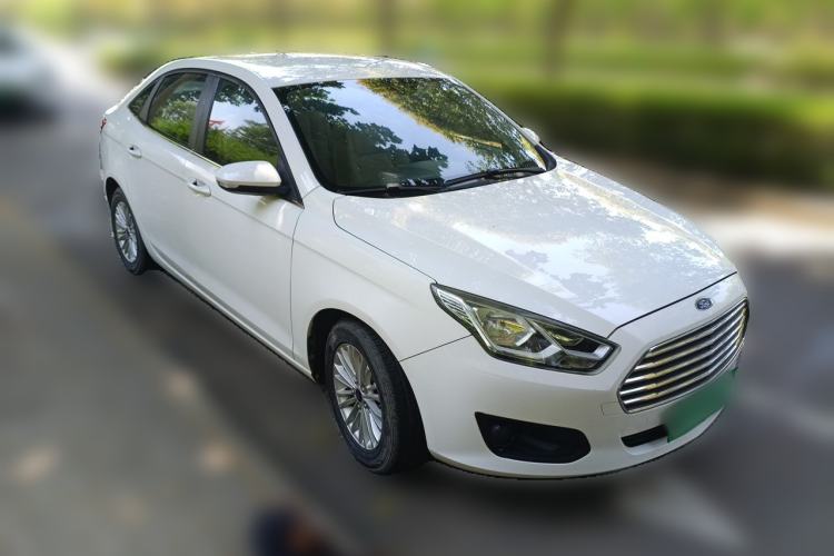 Used Ford Escort 2015 1.5L Automatic Comfort Edition Front Right 45 Deg