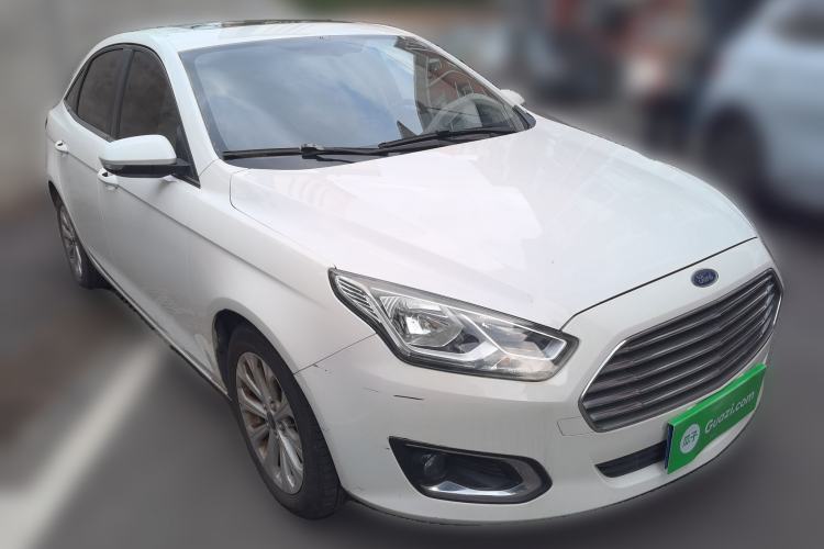 Used Ford Escort 2015 1.5L Manual Fashion Edition Front Right 45 Deg