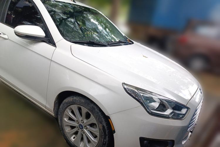 Used Ford Escort 2015 1.5L Automatic Fashion Model Front Right 45 Deg