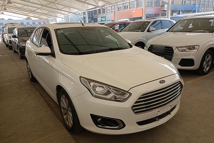 Used Ford Escort 2015 1.5L Automatic Fashion Model Front Right 45 Deg