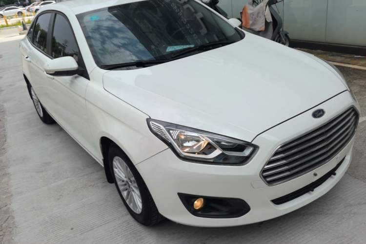 Used Ford Escort 2015 1.5L Automatic Comfort Edition Front Right 45 Deg