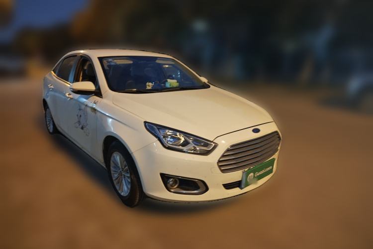 Used Ford Escort 2015 1.5L Manual Comfort Model Front Right 45 Deg