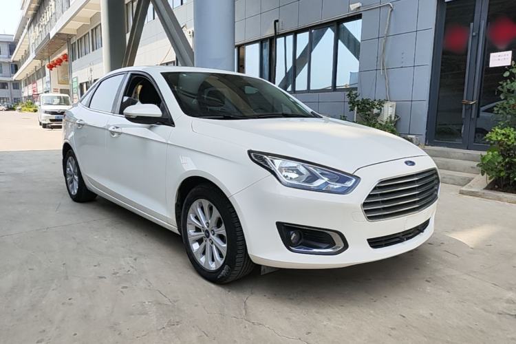Used Ford Escort 2015 1.5L Automatic Fashion Model Front Right 45 Deg