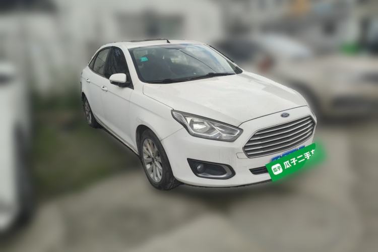 Used Ford Escort 2015 1.5L Manual Fashion Edition Front Right 45 Deg