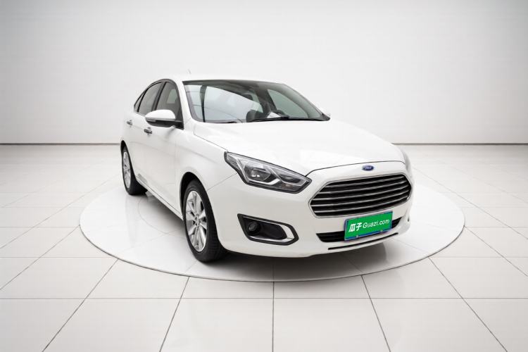 Used Ford Escort 2015 1.5L Manual Fashion Edition Front Right 45 Deg