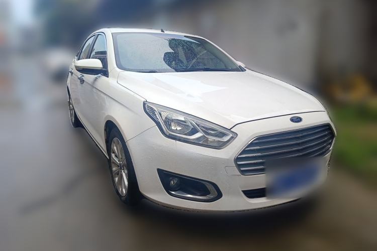 Used Ford Escort 2015 1.5L Manual Fashion Edition Front Right 45 Deg