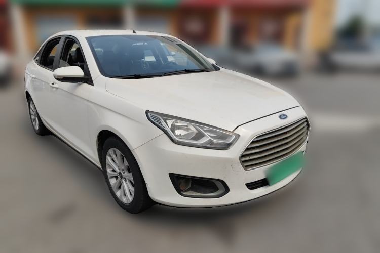 Used Ford Escort 2015 1.5L Manual Fashion Edition Front Right 45 Deg