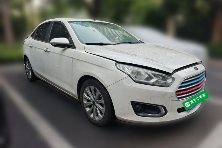 Used Ford Escort 2015 1.5L Manual Fashion Edition Front Right 45 Deg