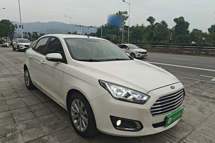 Used Ford Escort 2015 1.5L Automatic Fashion Model Front Right 45 Deg