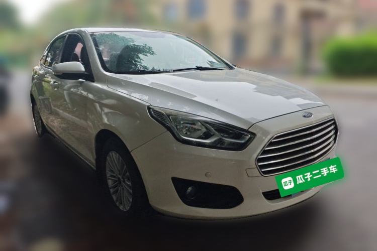 Used Ford Escort 2015 1.5L Automatic Comfort Edition Front Right 45 Deg