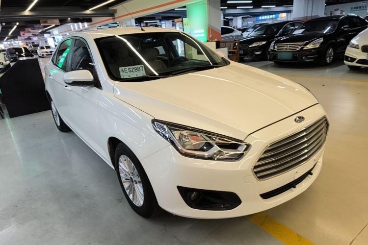 Used Ford Escort 2015 1.5L Automatic Comfort Edition Front Right 45 Deg
