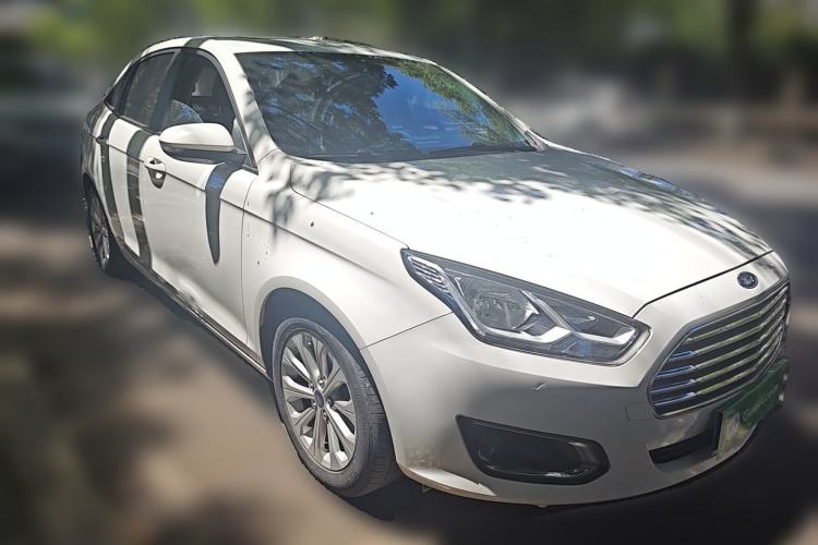 Used Ford Escort 2015 1.5L Automatic Fashion Model Front Right 45 Deg