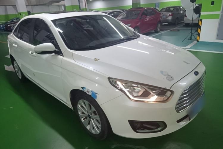 Used Ford Escort 2015 1.5L Automatic Fashion Model Front Right 45 Deg