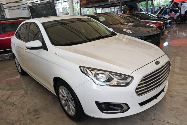 Used Ford Escort 2015 1.5L Automatic Fashion Model Front Right 45 Deg