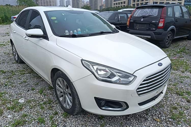 Used Ford Escort 2015 1.5L Automatic Fashion Model Front Right 45 Deg